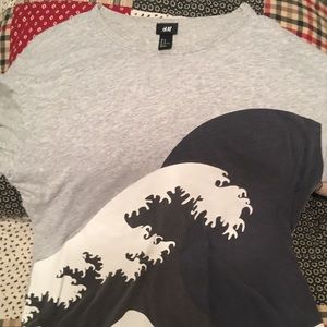 H&M’s ocean wave print tee